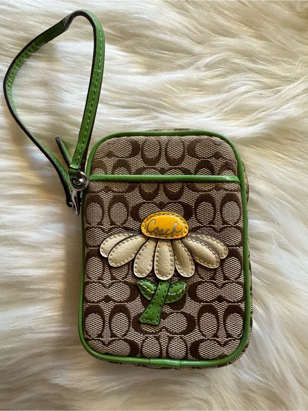 RARE VINTAGE COACH DAISY JACQUARD AND LEATHER CAMERA BAG WRISTLET